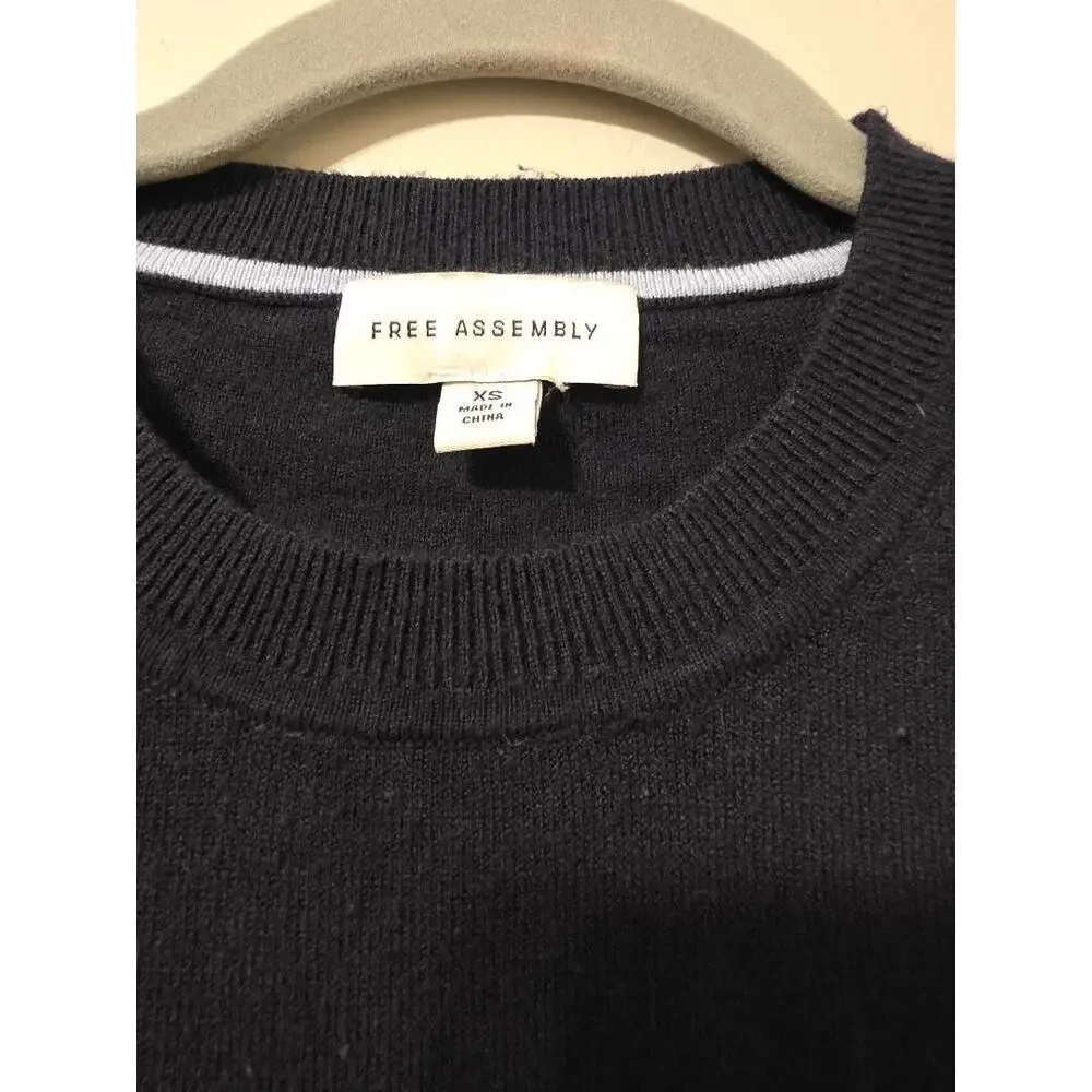 🖤 Free Assembly Black Crewneck Sweater – XS - Picture 3 of 6